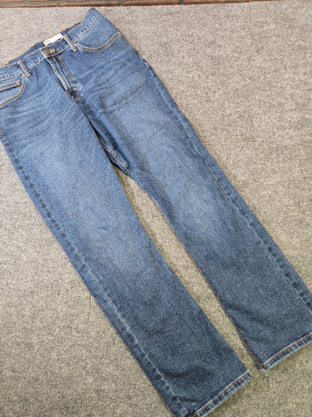 Wrangler Straight Fit Jeans Mens 34x34 Blue Denim Medium Wash Zipper Fly